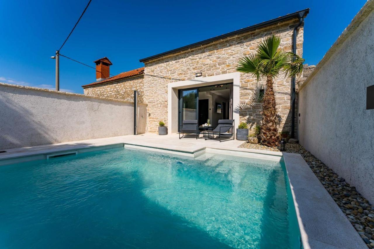 Stone House With Pool Poeta Villa Pridraga Luaran gambar