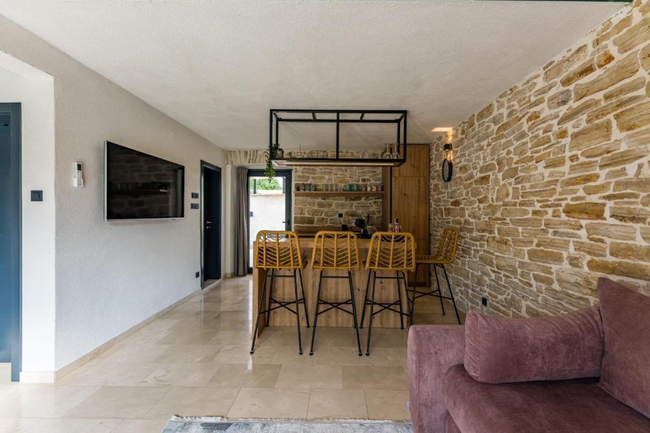 Stone House With Pool Poeta Villa Pridraga Luaran gambar