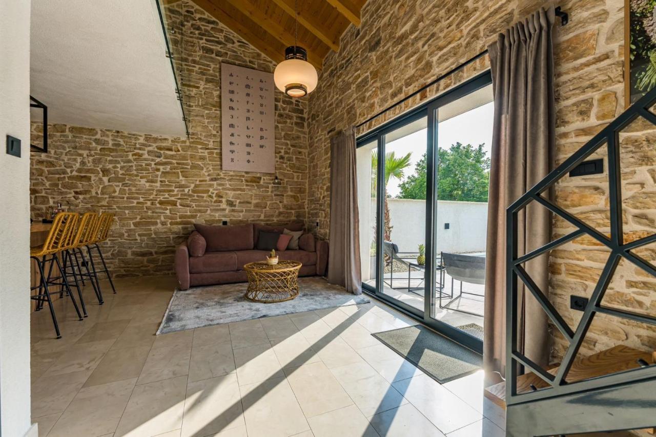 Stone House With Pool Poeta Villa Pridraga Luaran gambar