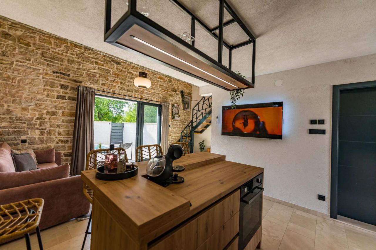 Stone House With Pool Poeta Villa Pridraga Luaran gambar