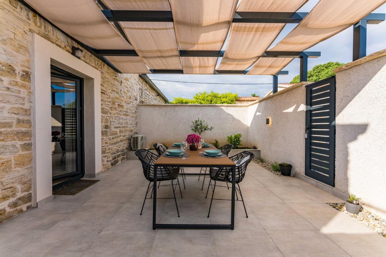 Stone House With Pool Poeta Villa Pridraga Luaran gambar