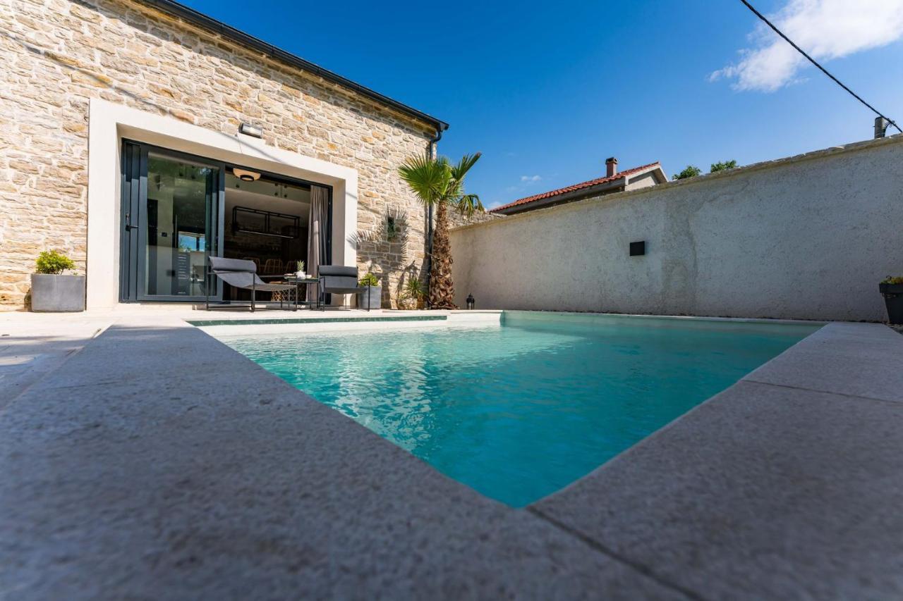 Stone House With Pool Poeta Villa Pridraga Luaran gambar