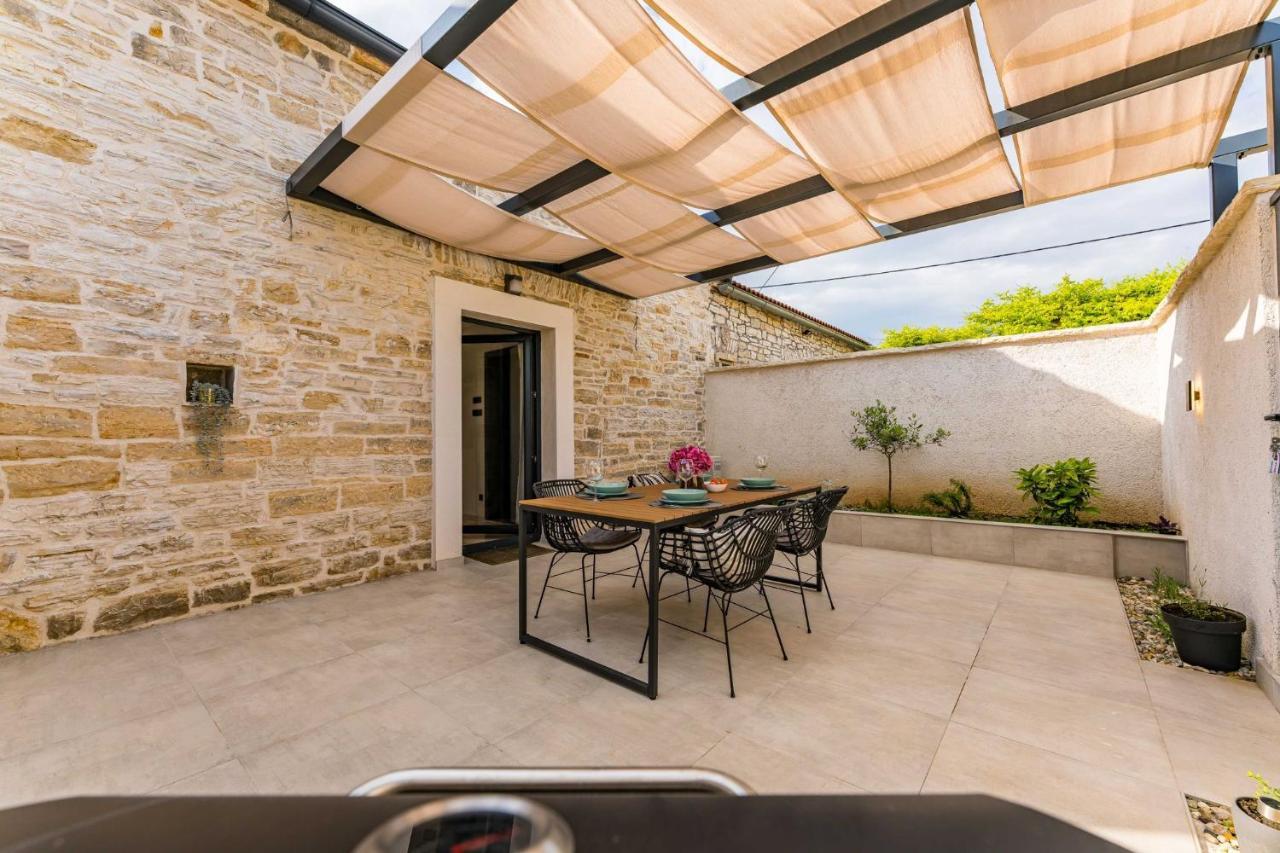 Stone House With Pool Poeta Villa Pridraga Luaran gambar