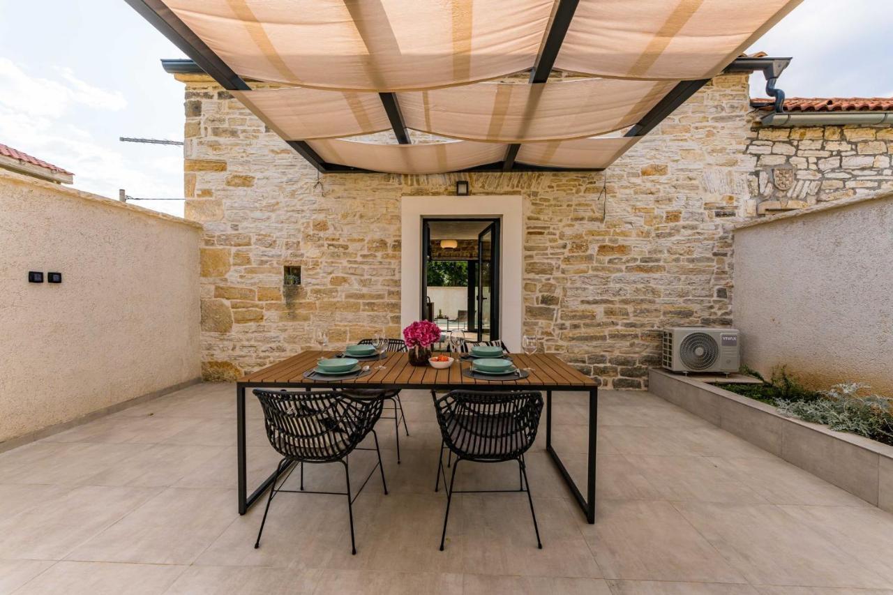 Stone House With Pool Poeta Villa Pridraga Luaran gambar