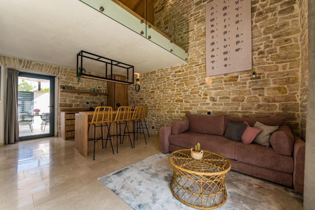 Stone House With Pool Poeta Villa Pridraga Luaran gambar