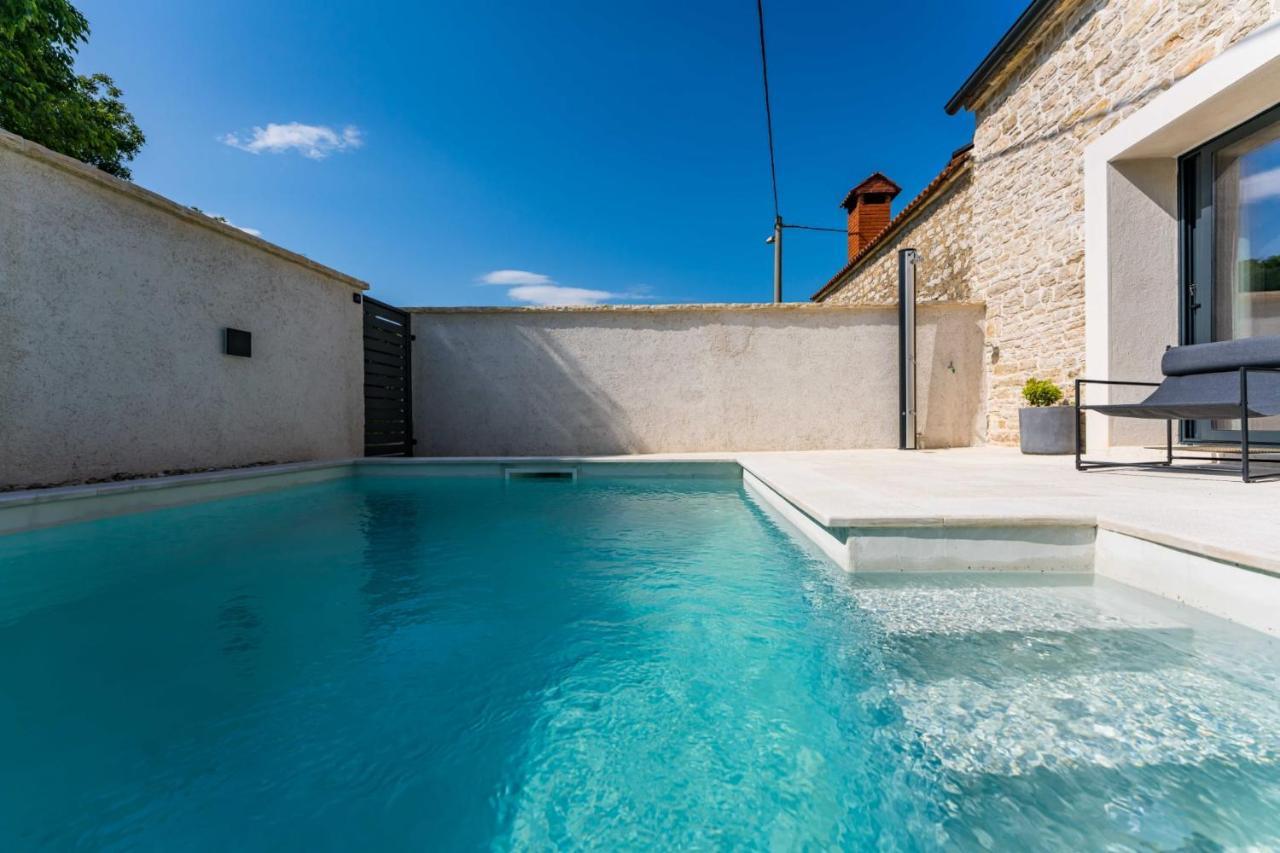 Stone House With Pool Poeta Villa Pridraga Luaran gambar